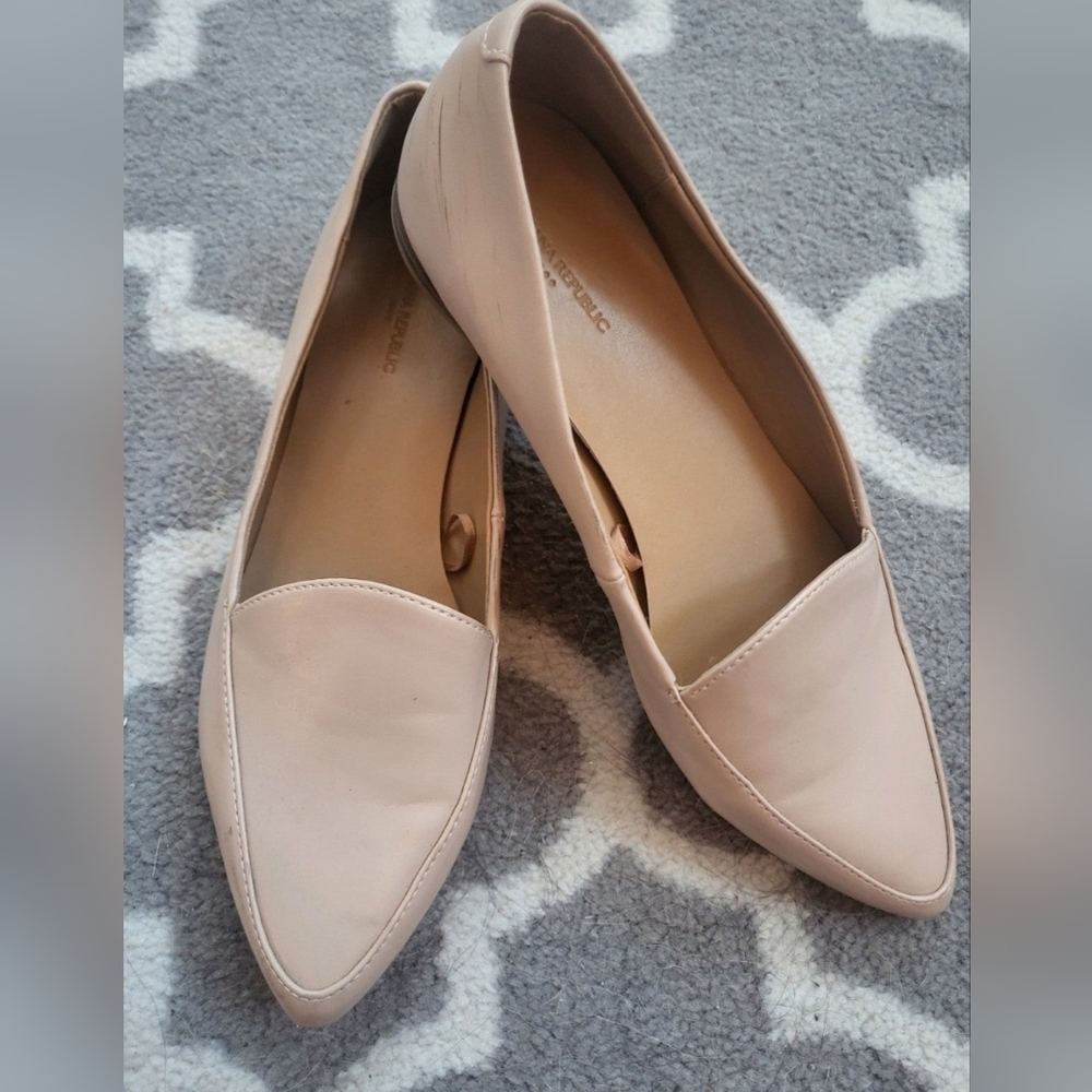 Banana Republic Flats size 8